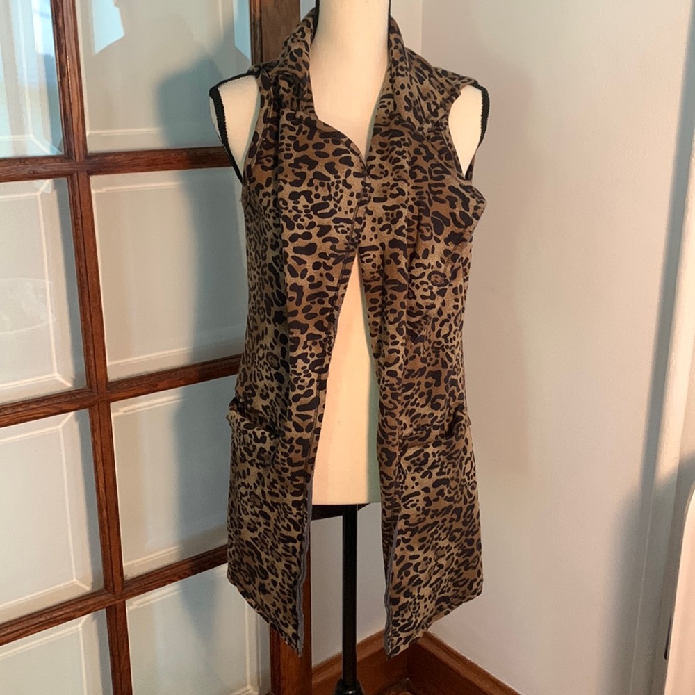 Hem & Thread Leopard Print Sleeveless Vest